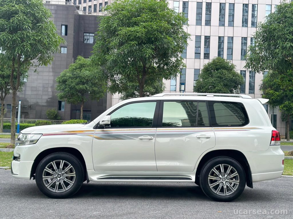Toyota Land Cruiser 2017 photo 2