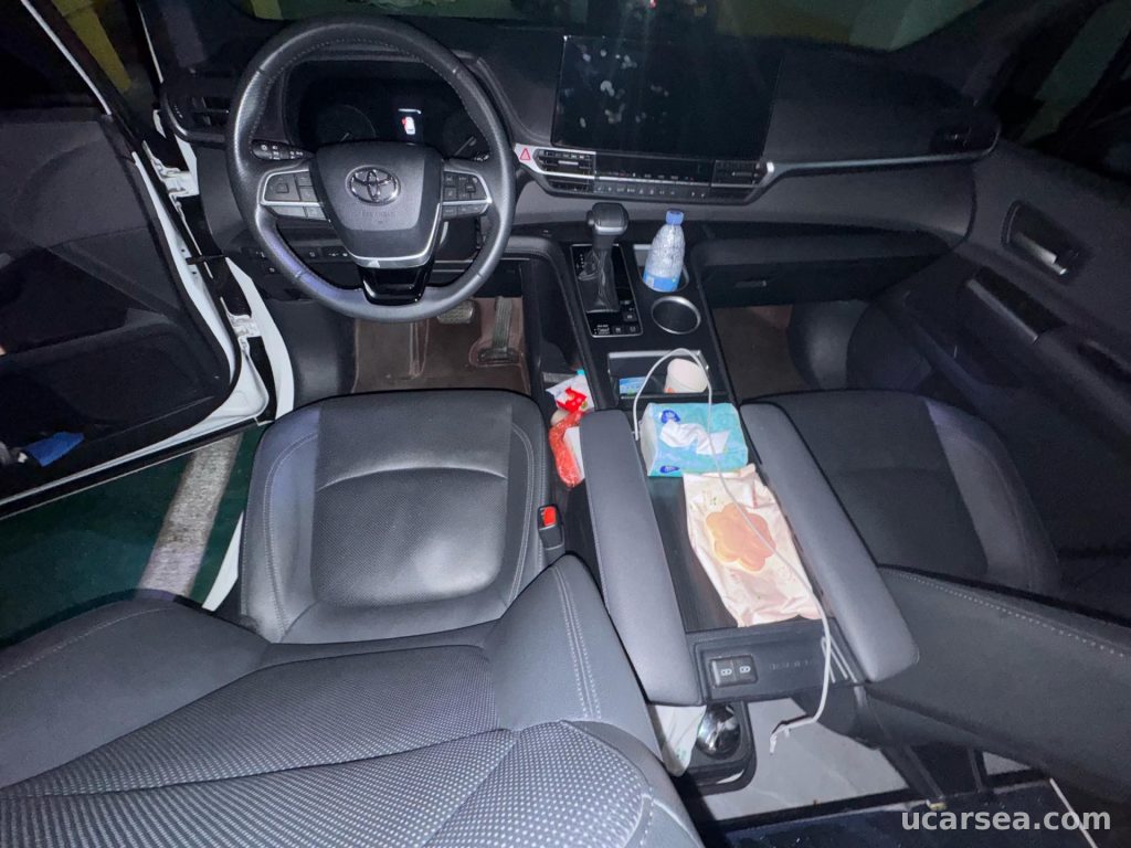 Toyota Sienna 2023 Premium photo 5