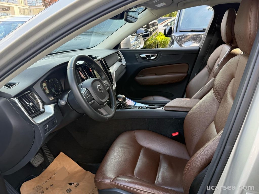 Volvo XC60 2019 T5 photo 2