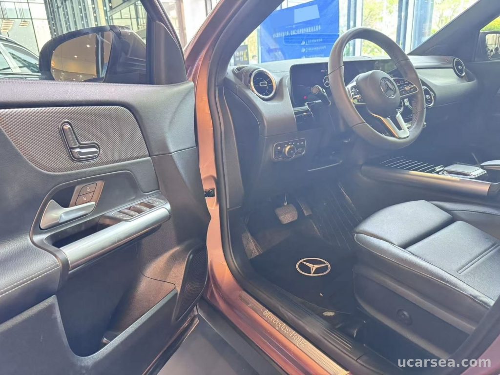 Mercedes-Benz GLA 2023 200 1.3T photo 2