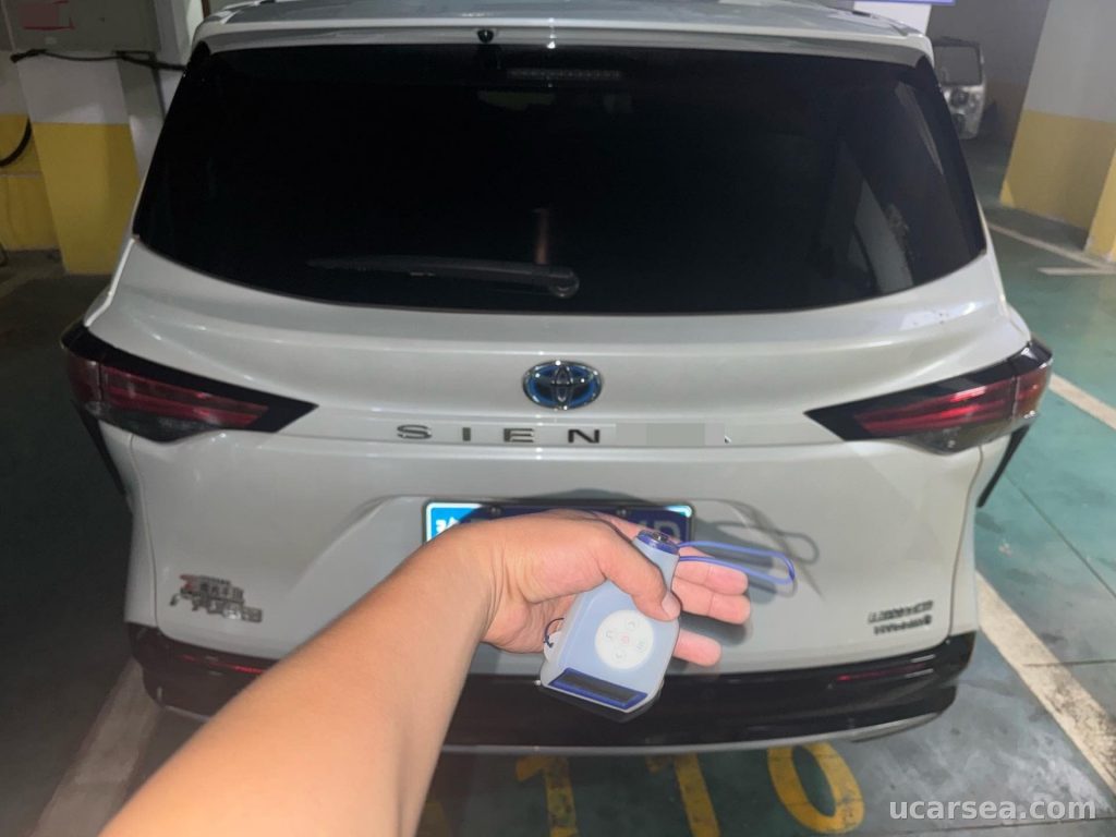 Toyota Sienna 2023 Premium photo 3