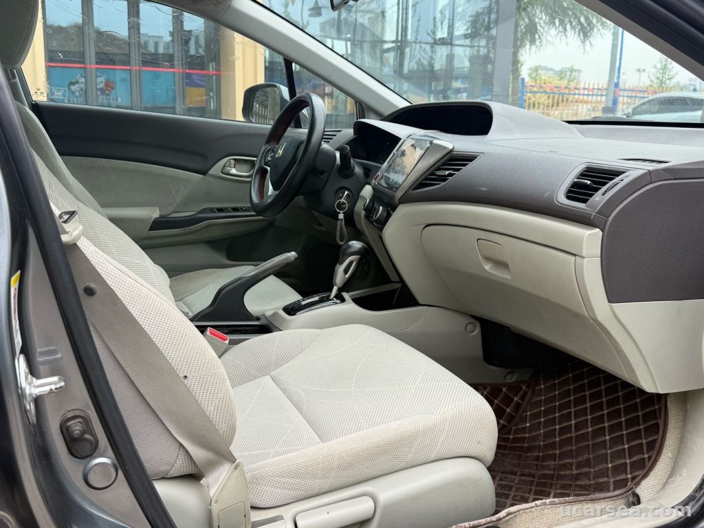 Honda Civic 2013 1.8 EXi photo 3