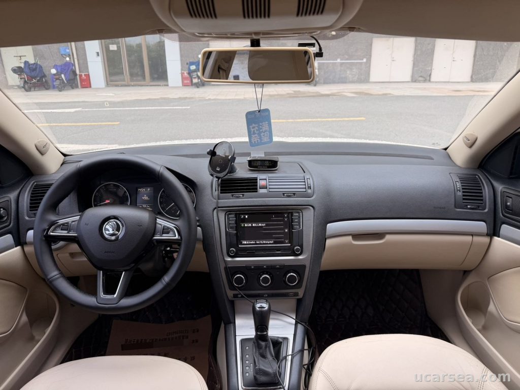 Skoda 2015 1.6 photo 8