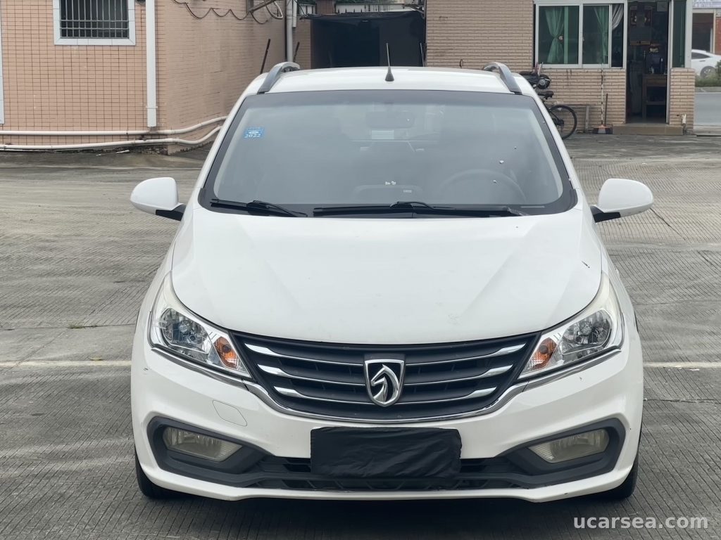 Baojun 310 2017 photo 1