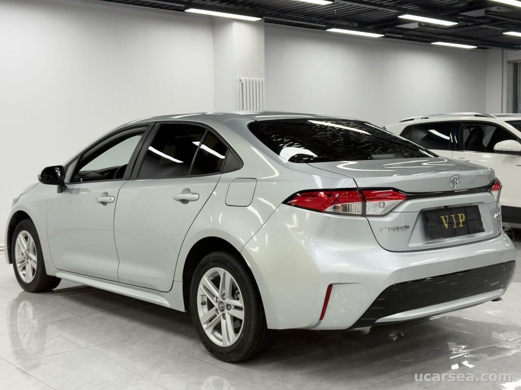 Toyota 2022 185T Luxury photo 2