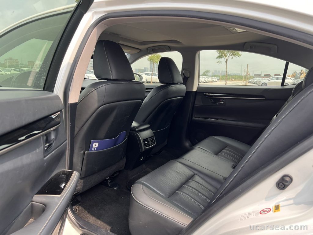 Lexus ES 2015 ES300h 2.5 photo 4
