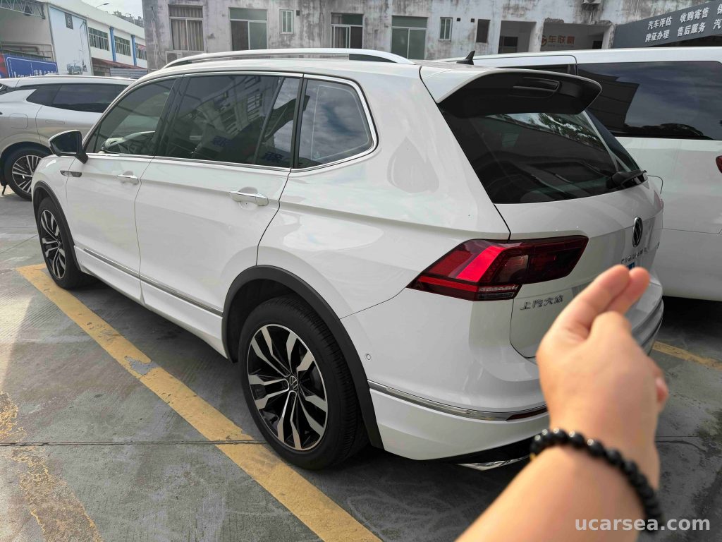 大众 途观 Tiguan 2021款 途观L 330TSI 自动两驱R-Line旗舰版 实拍图 1