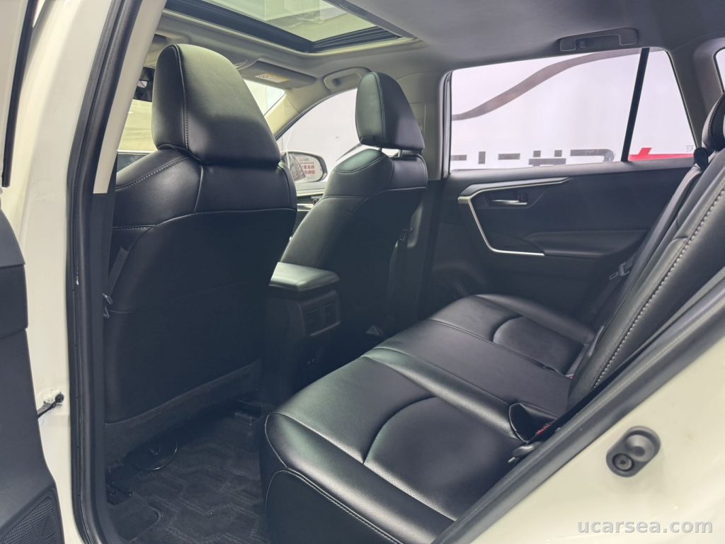 Toyota RAV4 2020 2WD photo 8