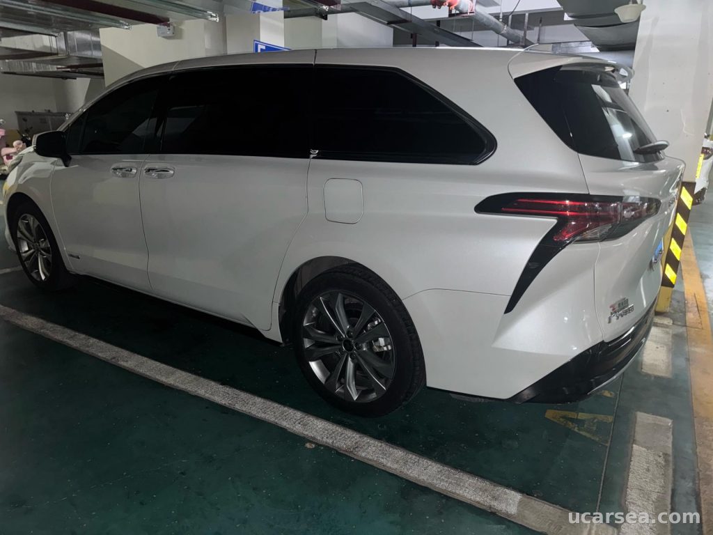 Toyota Sienna 2023 Premium photo 2