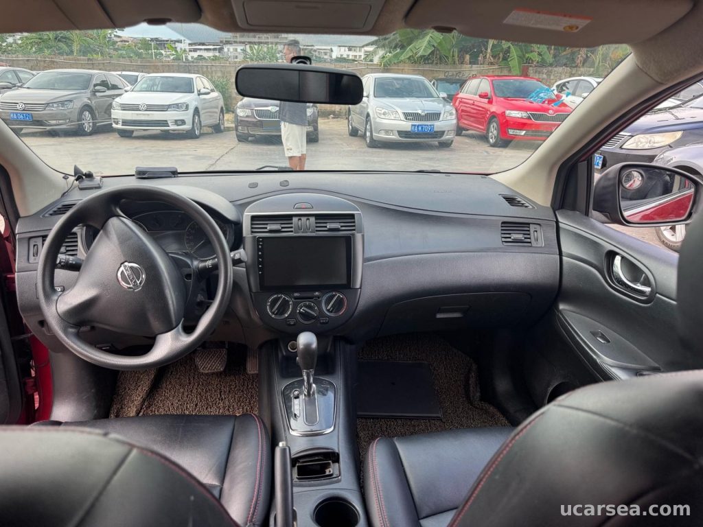 Nissan Tiida 2011 XE photo 8