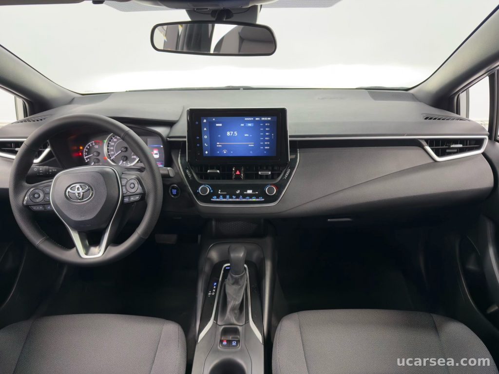 Toyota 2022 185T Luxury photo 5