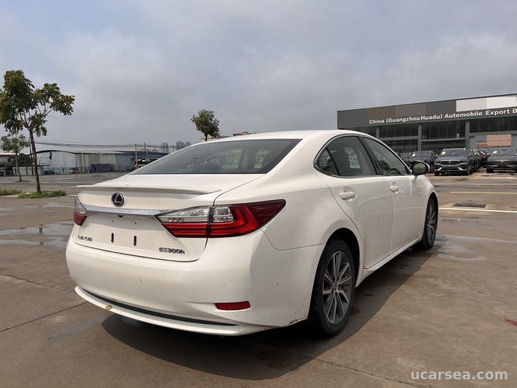 Lexus ES 2015 ES300h 2.5 photo 8