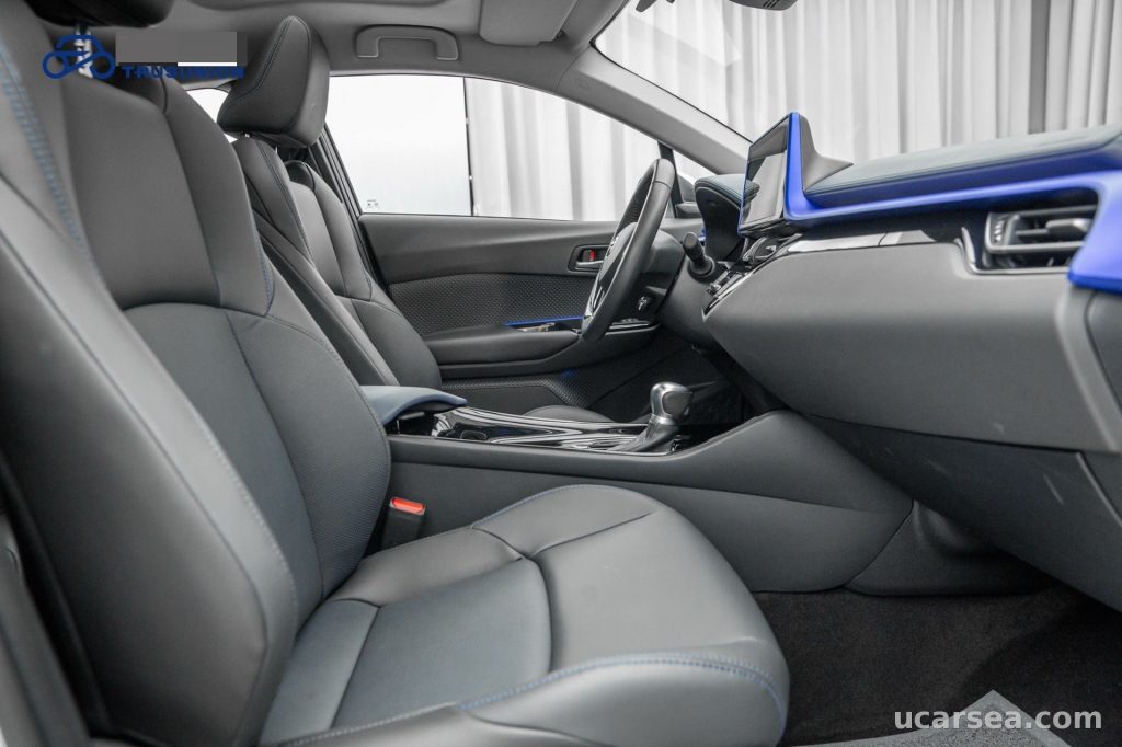 Toyota C-HR 2023 Luxury photo 8