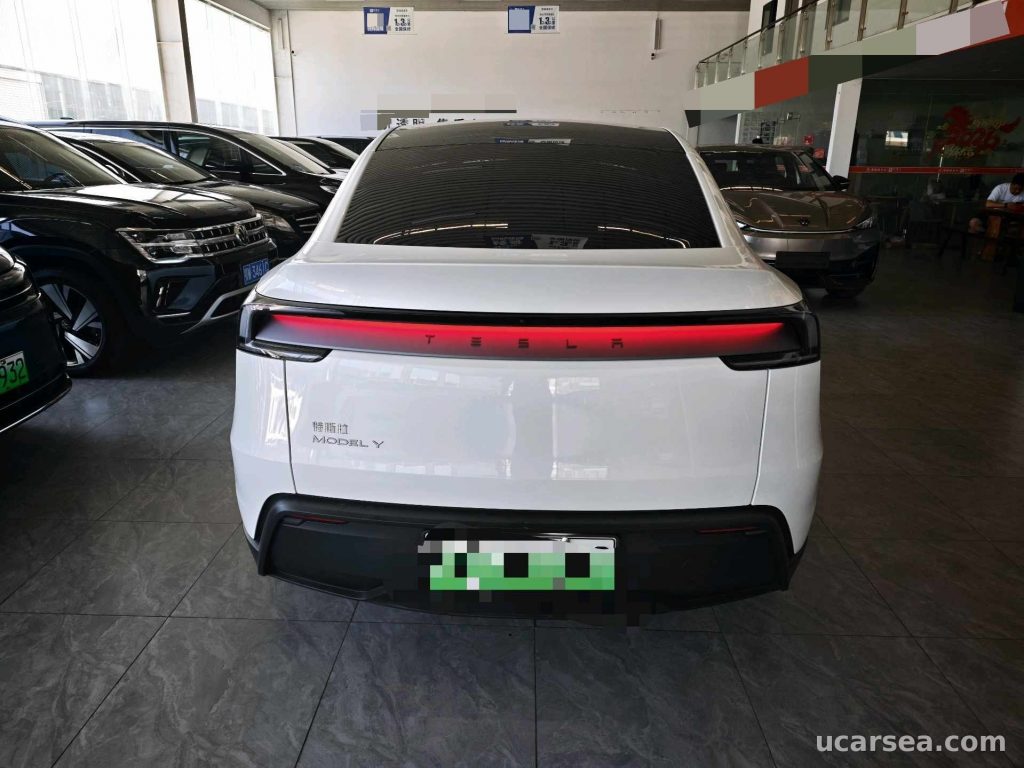 Tesla Model Y 2025 photo 9