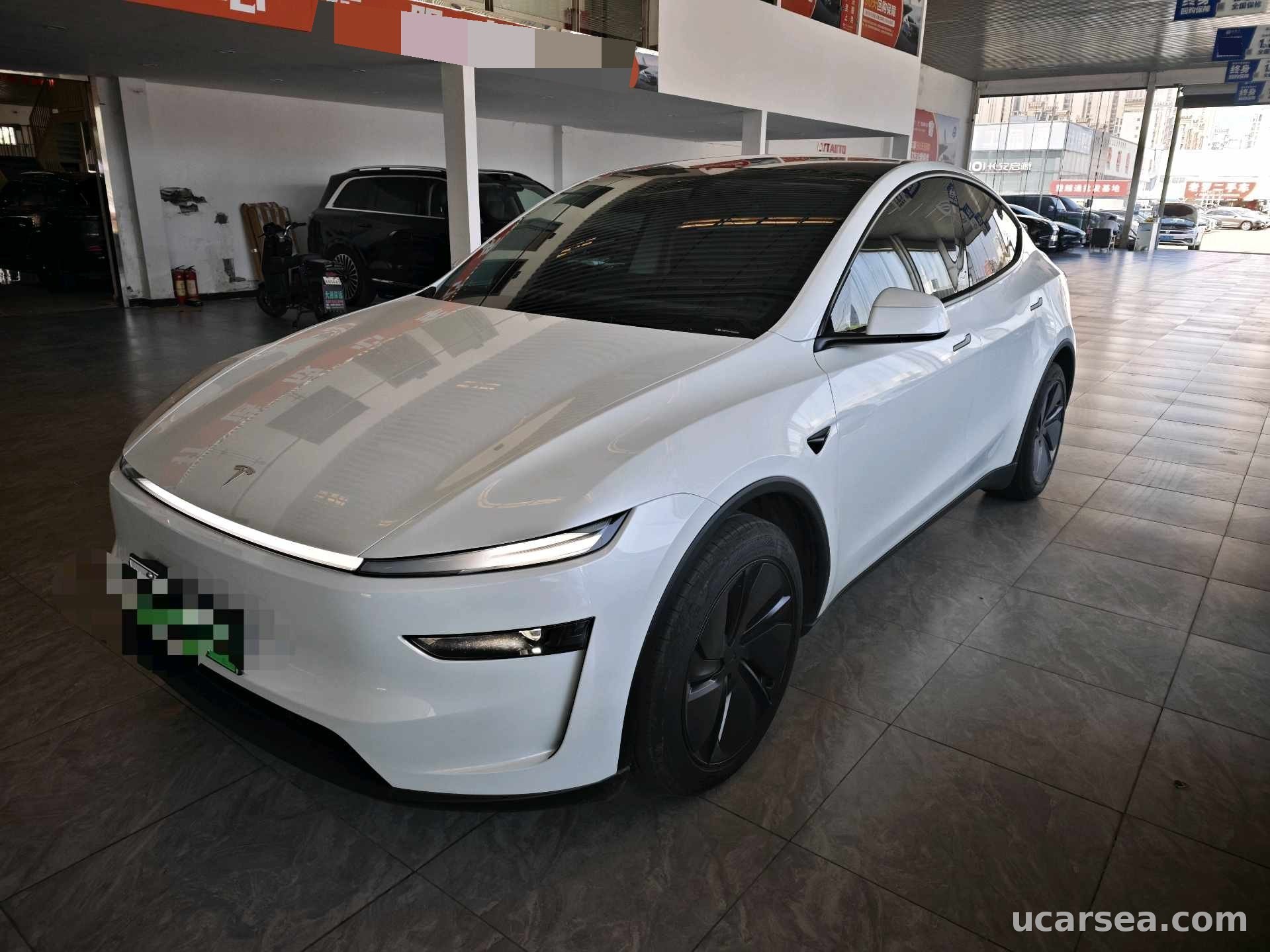 2025 Tesla Model Y 2025