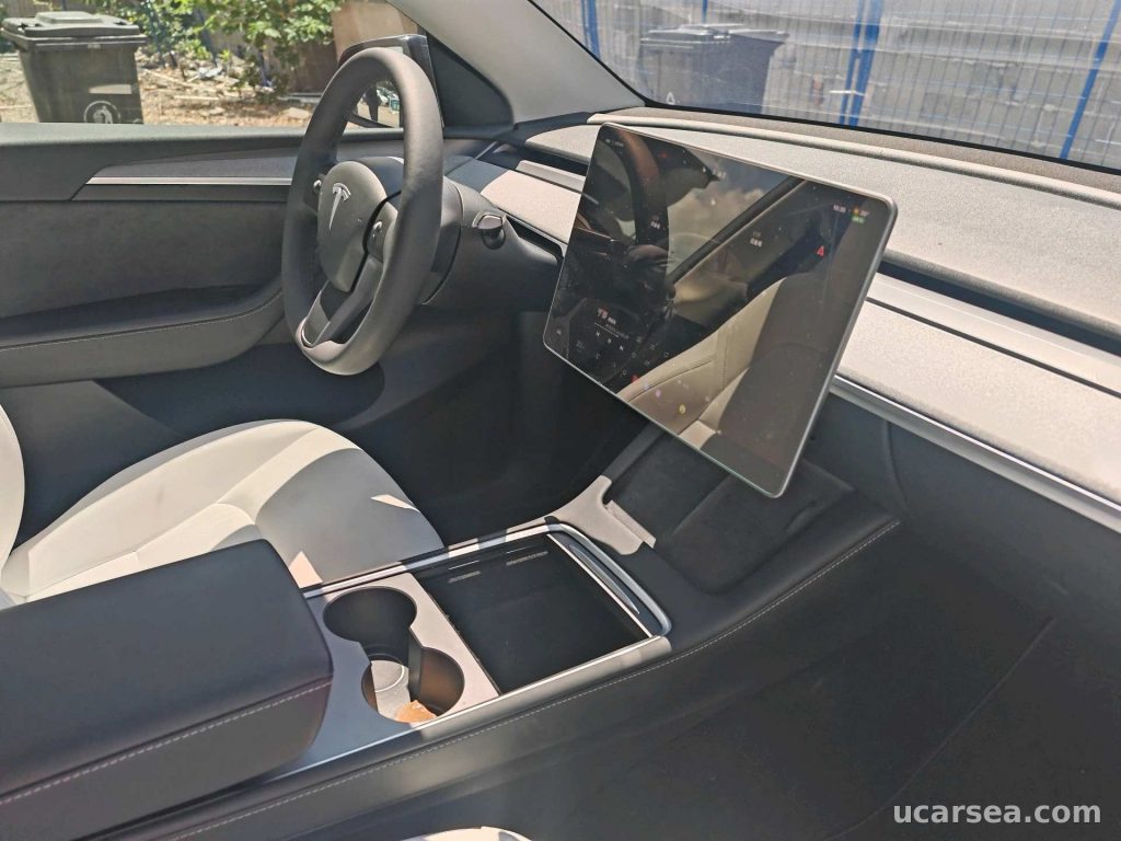 Tesla Model Y 2023 photo 2