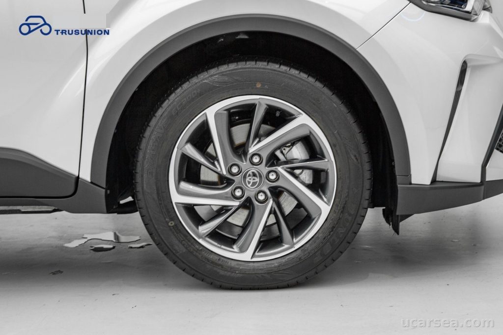 Toyota C-HR 2023 Luxury photo 5