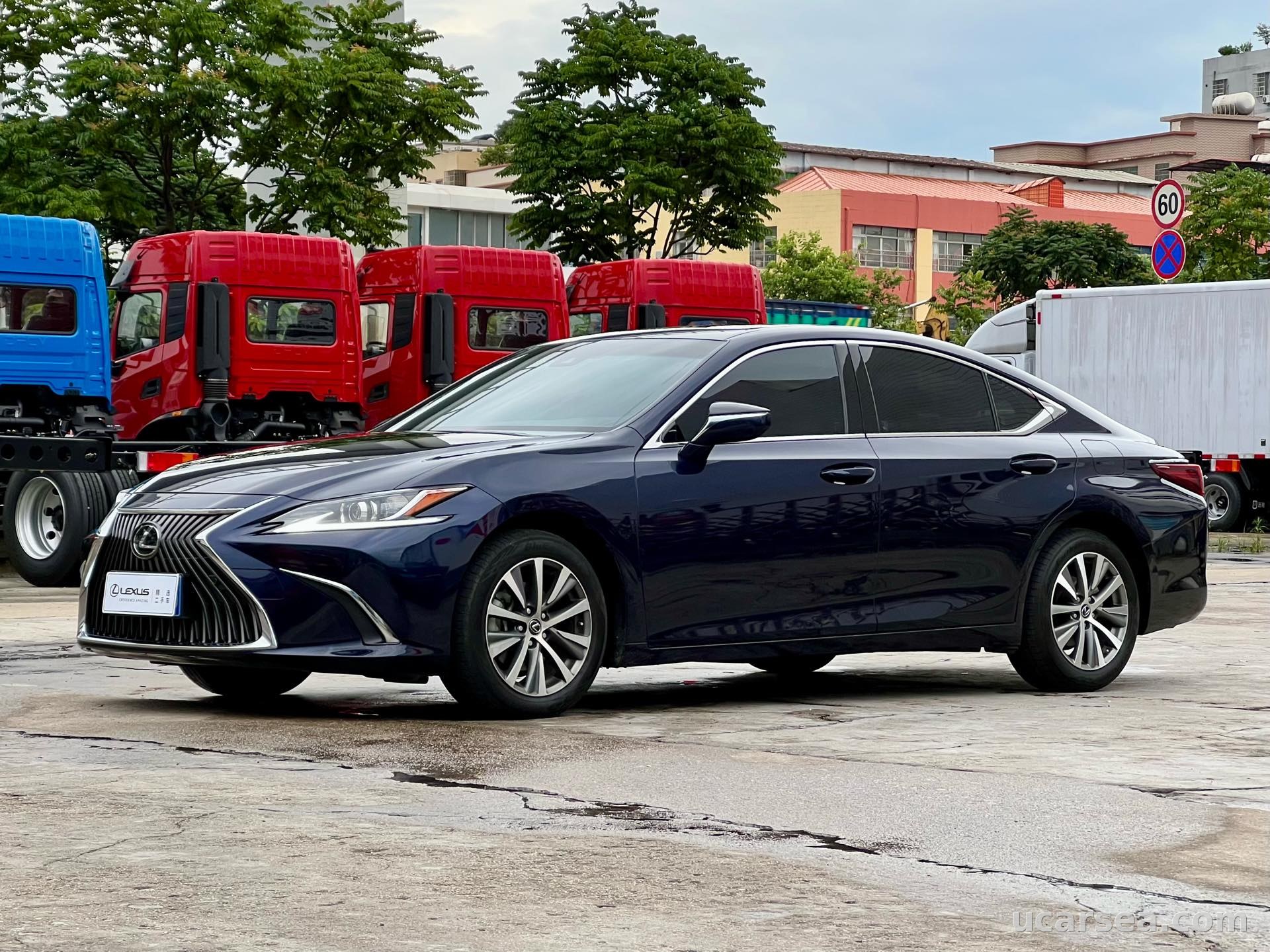 2021 Lexus ES 2021 ES200