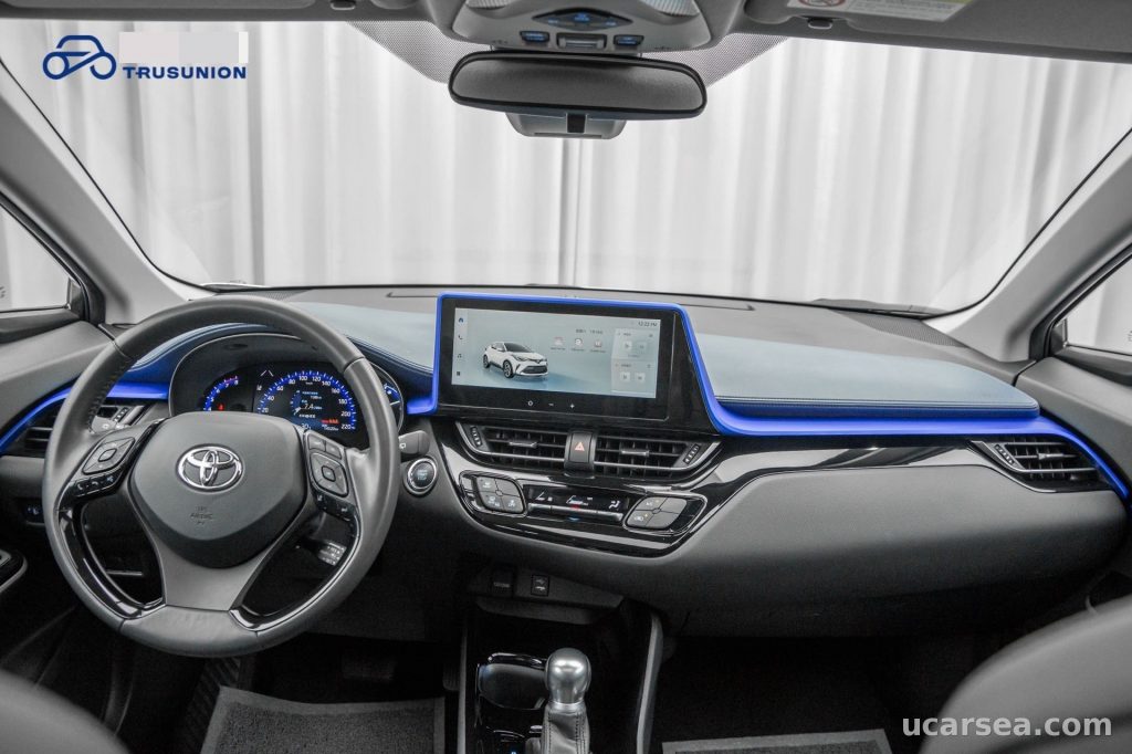 Toyota C-HR 2023 Luxury photo 6