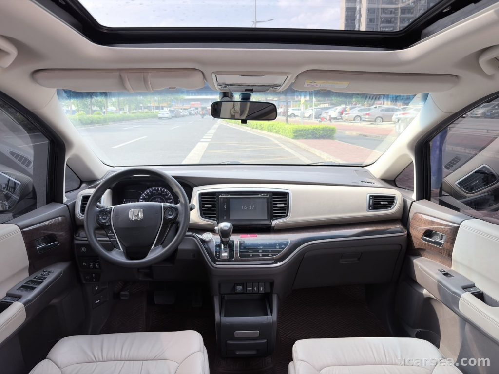 Honda Odyssey 2018 Luxury photo 4