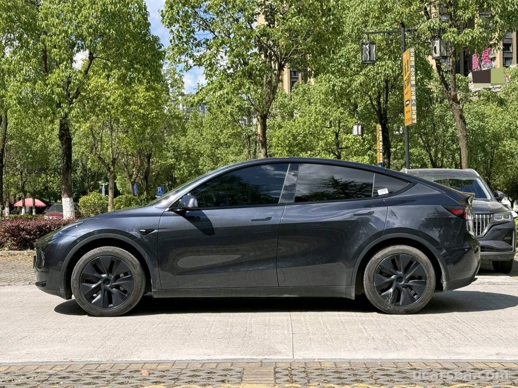 Tesla Model Y 2024 photo 1
