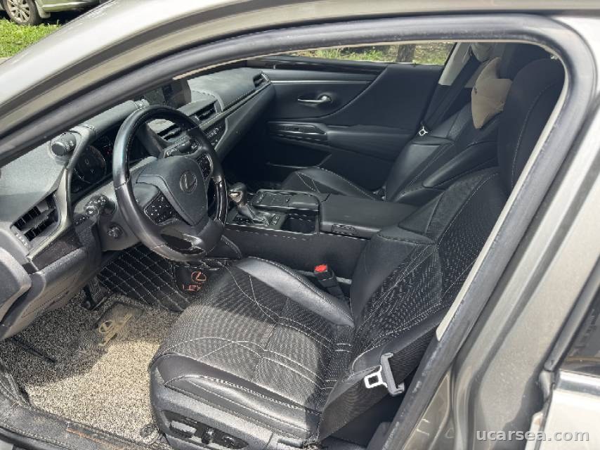Lexus ES 2018 ES300h photo 8